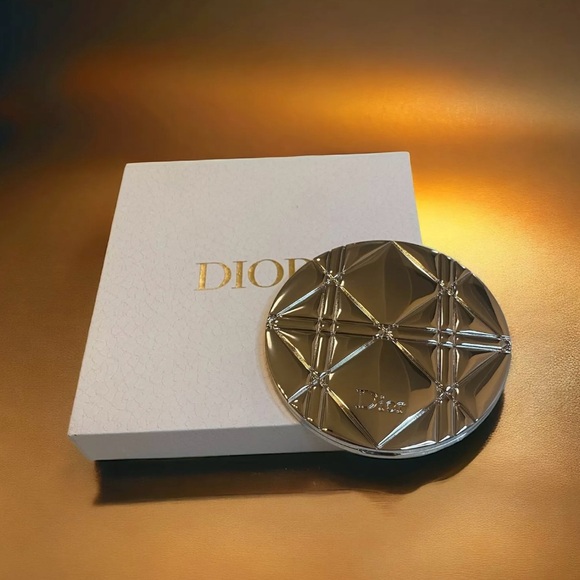 Limited Edition New Dior Beauty Pocket Mirror - Picture 2 of 5